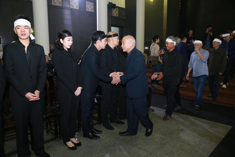 Nước mắt của người nhà nhạc sĩ Thanh Tùng không ngừng rơi ảnh 2