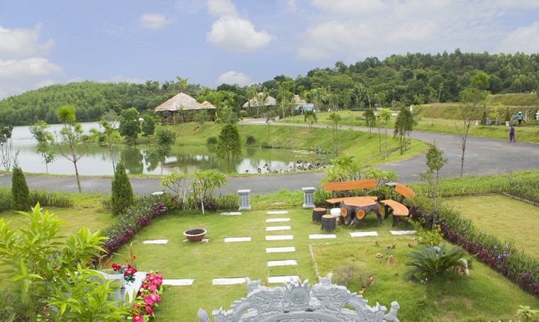 ‘Thiên đường’ NS Thanh Tùng và Trần Lập cùng được an táng ảnh 1