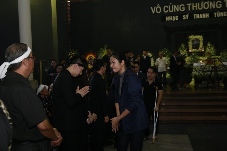 Thanh Lam, Quốc Trung nghẹn ngào đưa tiễn nhạc sĩ Thanh Tùng ảnh 2