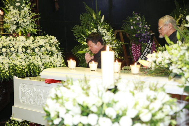 Thanh Lam, Quốc Trung nghẹn ngào đưa tiễn nhạc sĩ Thanh Tùng ảnh 6