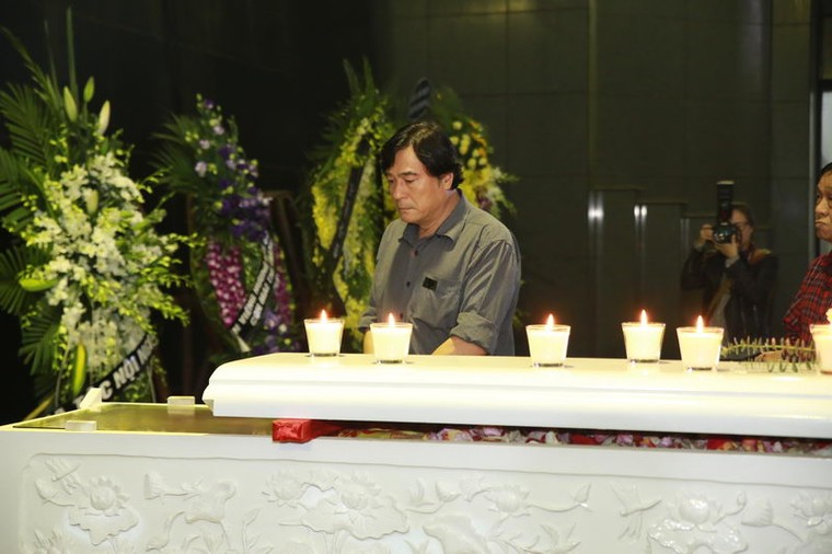 Thanh Lam, Quốc Trung nghẹn ngào đưa tiễn nhạc sĩ Thanh Tùng ảnh 3