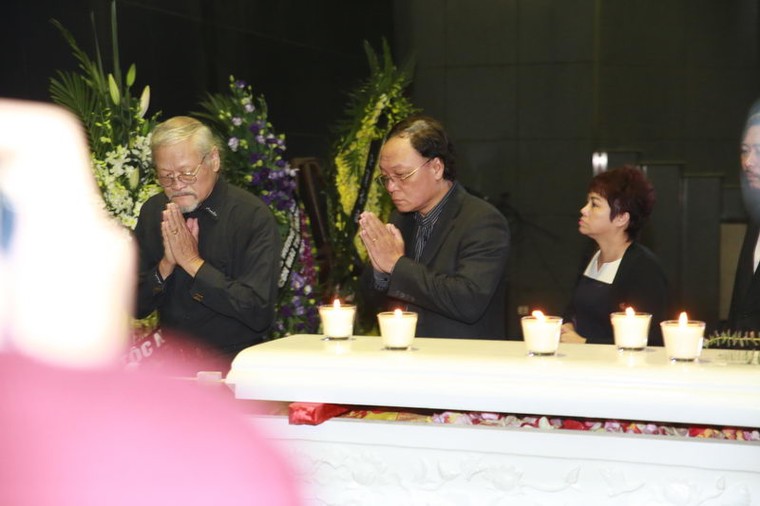 Thanh Lam, Quốc Trung nghẹn ngào đưa tiễn nhạc sĩ Thanh Tùng ảnh 10