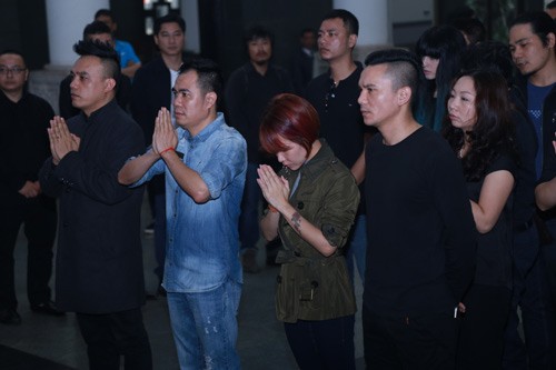 Nghệ sĩ Việt bật khóc.. nén đau thương trong tang lễ Trần Lập ảnh 12