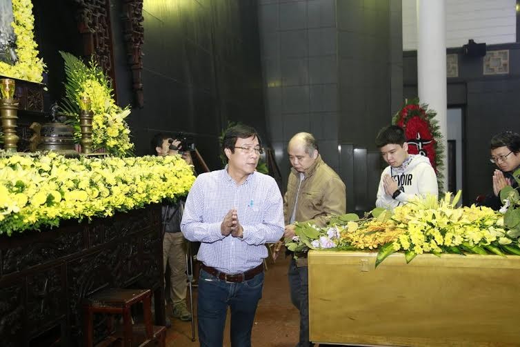 Nghệ sĩ Việt bật khóc.. nén đau thương trong tang lễ Trần Lập ảnh 11