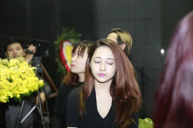 Nghệ sĩ Việt bật khóc.. nén đau thương trong tang lễ Trần Lập ảnh 9