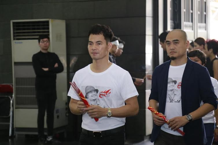 Nghệ sĩ Việt bật khóc.. nén đau thương trong tang lễ Trần Lập ảnh 4