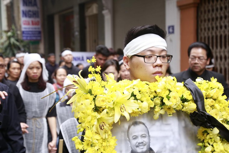 Những hình ảnh tiễn biệt nghẹn ngào ở tang lễ Trần Lập ảnh 15