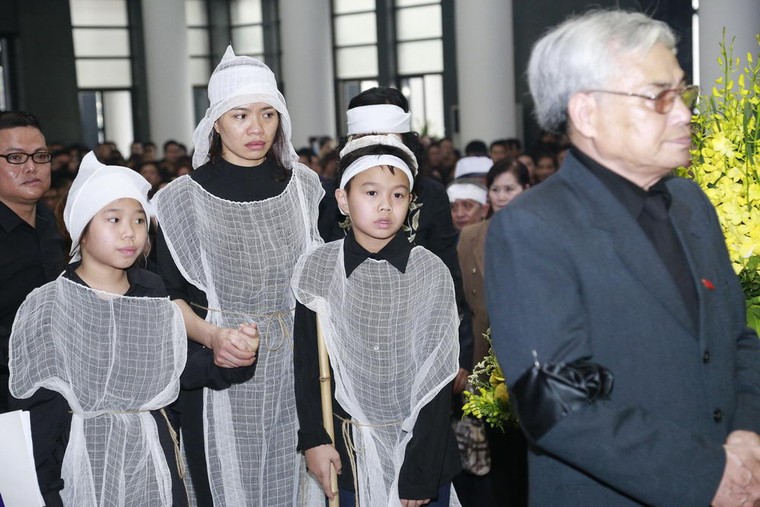 Những hình ảnh tiễn biệt nghẹn ngào ở tang lễ Trần Lập ảnh 13