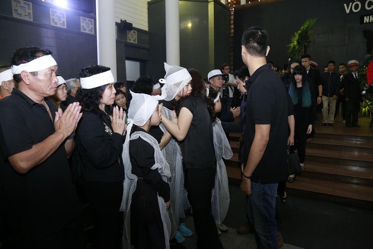 Những hình ảnh tiễn biệt nghẹn ngào ở tang lễ Trần Lập ảnh 10