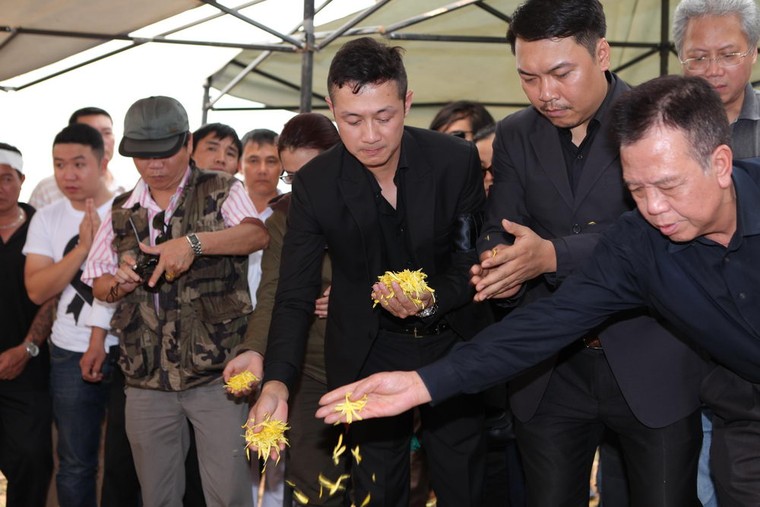 Toàn cảnh tang lễ Trần Lập - Ấm áp yêu thương hòa trong nước mắt ảnh 2