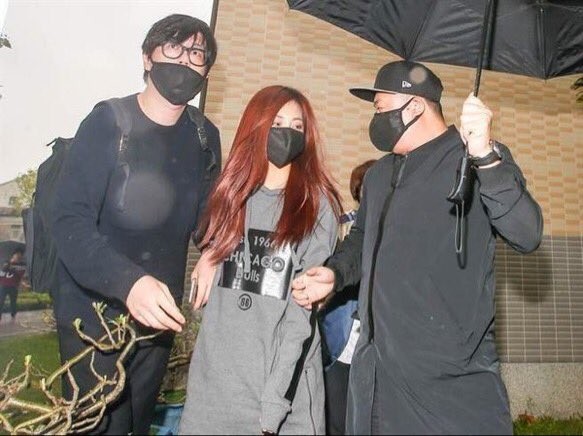 35 cảnh sát hộ tống một sao Hàn thi tốt nghiệp cấp hai ảnh 2