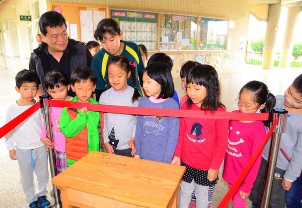 35 cảnh sát hộ tống một sao Hàn thi tốt nghiệp cấp hai ảnh 6