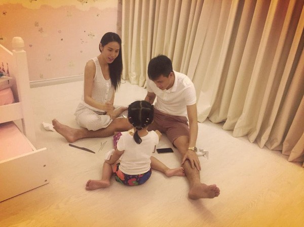 Thủy Tiên 'oanh tạc' showbiz, chính thức 'đánh bại' Hà Hồ? ảnh 3