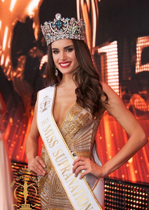 Ngắm nhan sắc mỹ nhân đăng quang Hoa hậu của các Hoa hậu ảnh 3