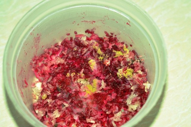 Lo sợ với loại 'gạo lạ' nấu cơm để qua đêm biến thành màu đỏ ảnh 1