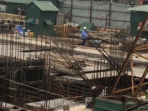 Hiện trường kinh hoàng vụ cần cẩu 50m gãy sát nhà dân ở Hà Nội ảnh 5