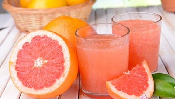 Nguy hại khôn lường khi ống thuốc với nước ép bưởi ảnh 1