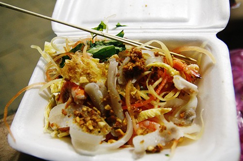 Gỏi tôm trứng – món ăn đường phố hấp dẫn ở Cần Thơ ảnh 2