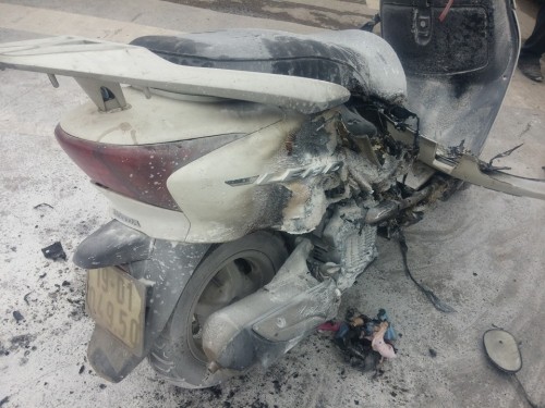 Honda Lead bất ngờ bốc cháy giữa đường phố Hà Nội ảnh 2