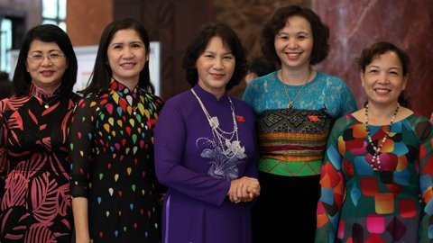 Dấu ấn phong cách nữ Chủ tịch Quốc hội đầu tiên ảnh 4