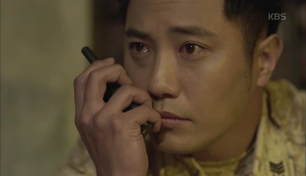 Hậu Duệ Mặt Trời T11: Song Joong Ki bỏ quân phục vì Song Hye Kyo ảnh 10