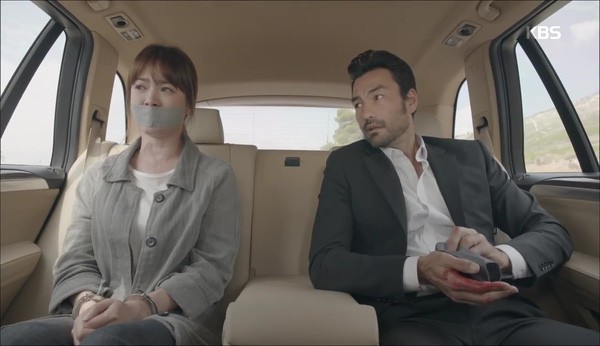 Hậu Duệ Mặt Trời T11: Song Joong Ki bỏ quân phục vì Song Hye Kyo ảnh 3