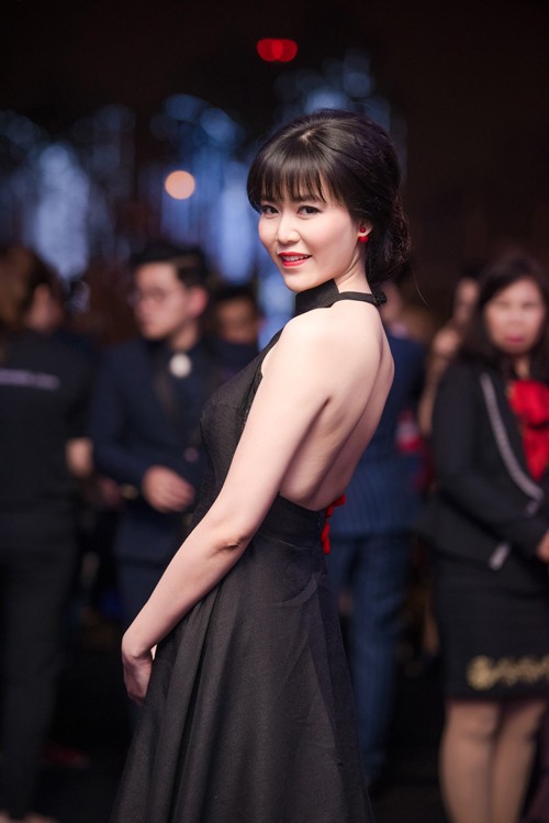 'Bà trùm' Trương Ngọc Ánh quyến rũ với đầm lệch vai xuyên thấu ảnh 8