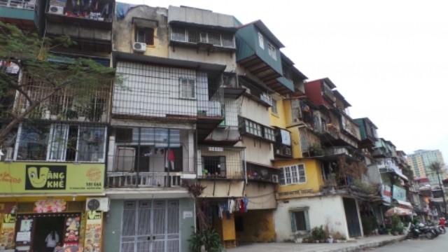 Cận cảnh nhà nứt dọa sập uy hiếp người dân ở khu đắt đỏ Hà Nội ảnh 1
