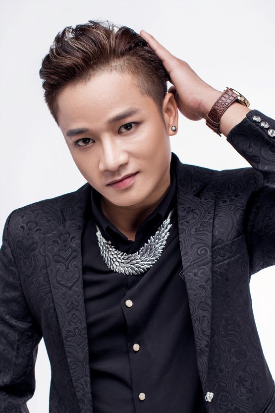 'Chuyện tình yêu day dứt' của nam ca sĩ 'rửa chân báo hiếu' ảnh 1