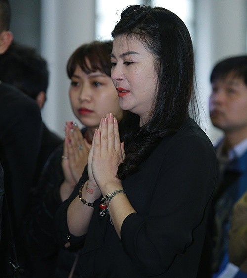 Thu Minh nức nở, Hà Hồ tỏ 'thái độ lạ' bên linh cữu NS Lương Minh ảnh 3