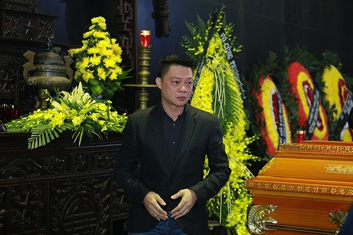 Thu Minh nức nở, Hà Hồ tỏ 'thái độ lạ' bên linh cữu NS Lương Minh ảnh 5