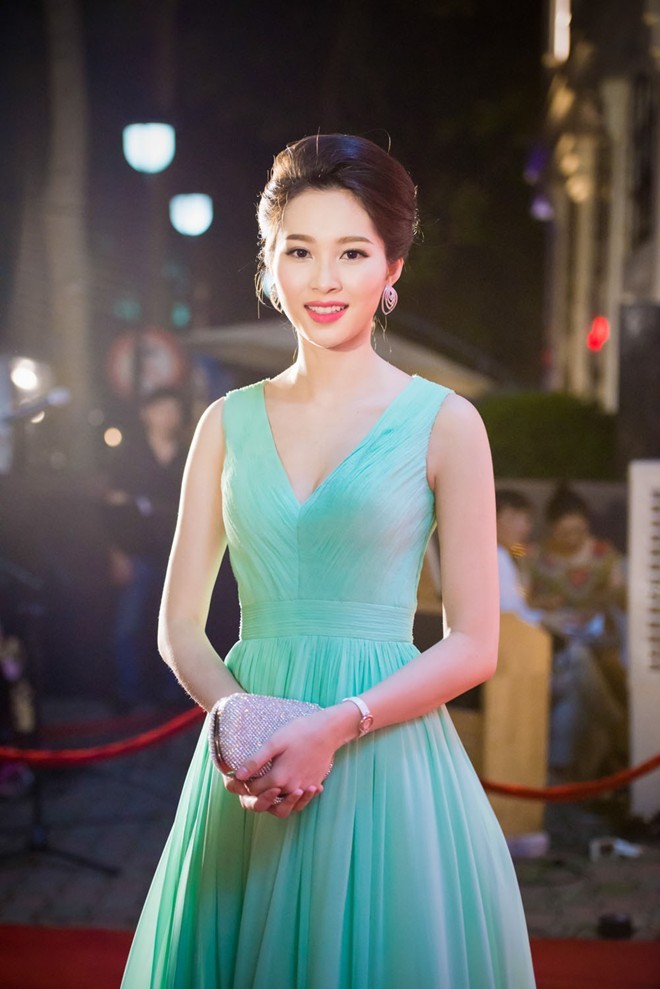 Hoa hậu Đặng Thu Thảo: 'Nên tịch thu tài sản người ngoại tình' ảnh 2