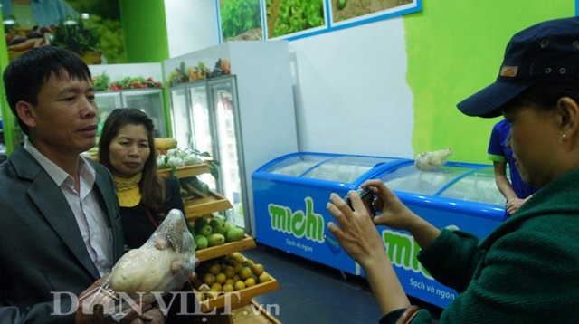 Hỏng đầm tôm, ông Đoàn Văn Vươn tiếp thị vịt sạch ở Thủ đô ảnh 9