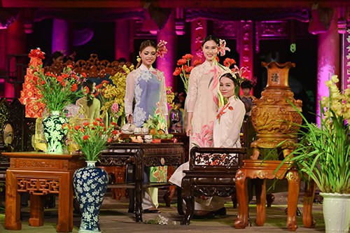 Hoa hậu Ngọc Hân trình diễn áo dài cùng người khuyết tật ảnh 12