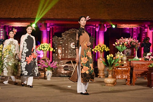 Hoa hậu Ngọc Hân trình diễn áo dài cùng người khuyết tật ảnh 13