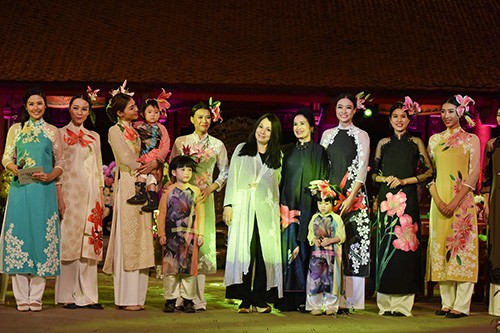 Hoa hậu Ngọc Hân trình diễn áo dài cùng người khuyết tật ảnh 14