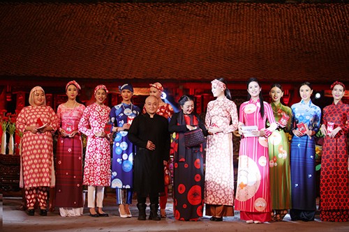 Hoa hậu Ngọc Hân trình diễn áo dài cùng người khuyết tật ảnh 17