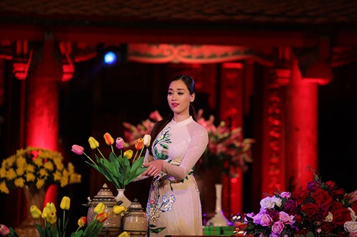 Hoa hậu Ngọc Hân trình diễn áo dài cùng người khuyết tật ảnh 19