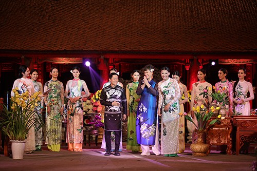 Hoa hậu Ngọc Hân trình diễn áo dài cùng người khuyết tật ảnh 20