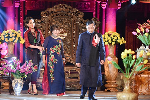 Hoa hậu Ngọc Hân trình diễn áo dài cùng người khuyết tật ảnh 24