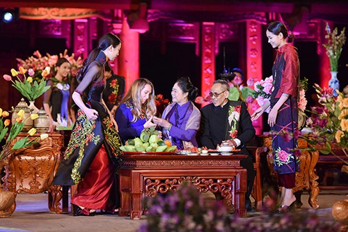 Hoa hậu Ngọc Hân trình diễn áo dài cùng người khuyết tật ảnh 25