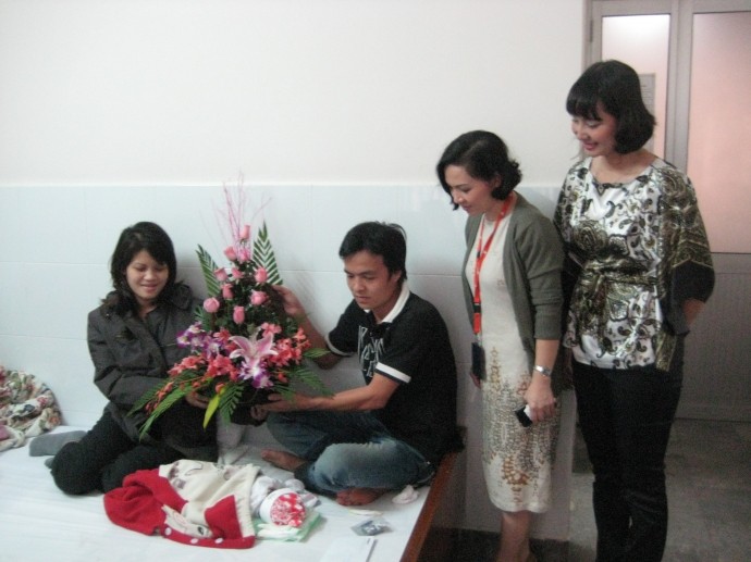 Hy hữu bé trai sinh trên bầu trời Việt Nam ở độ cao 10.000 mét ảnh 1