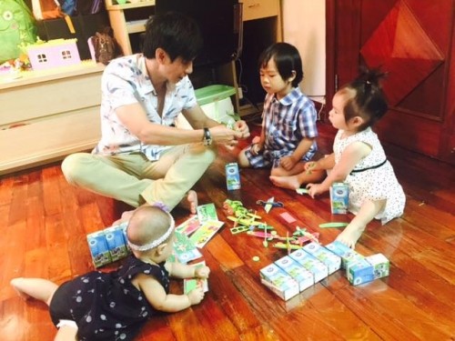 Top 5 ‘ông bố bỉm sữa’ của showbiz khiến chị em phụ nữ mê mẩn ảnh 7