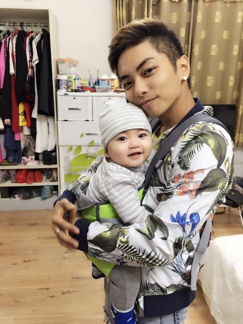 Top 5 ‘ông bố bỉm sữa’ của showbiz khiến chị em phụ nữ mê mẩn ảnh 4