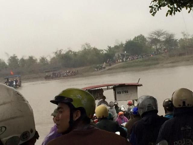 Hải Dương: Cầu bị đâm hỏng, dân hỗn loạn tìm đường qua sông ảnh 2