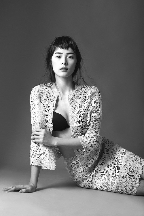 Hạ Vi 'táo bạo' khoe vòng một gợi cảm khi Cường Đô la bên Hà Hồ ảnh 11