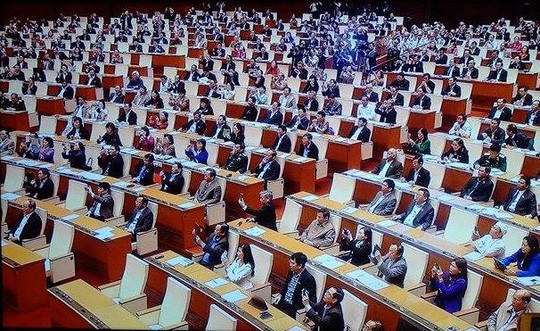 Các đại biểu Quốc hội nên đứng trong lễ tuyên thệ? ảnh 2