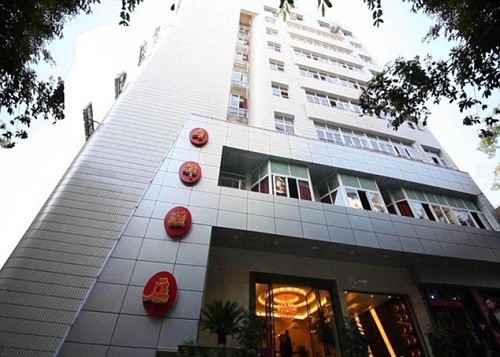 'Tức giận' vì nhặt được tiền trong khách sạn ảnh 1