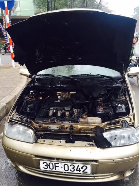 Hà Nội: Ô tô con bất ngờ bốc cháy khiến người đi đường hoảng sợ ảnh 3