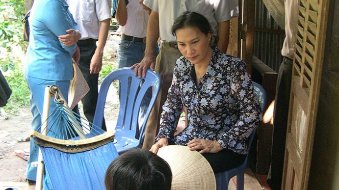 Chùm ảnh nữ Chủ tịch Quốc hội thăm nạn nhân sập cầu Cần Thơ ảnh 4